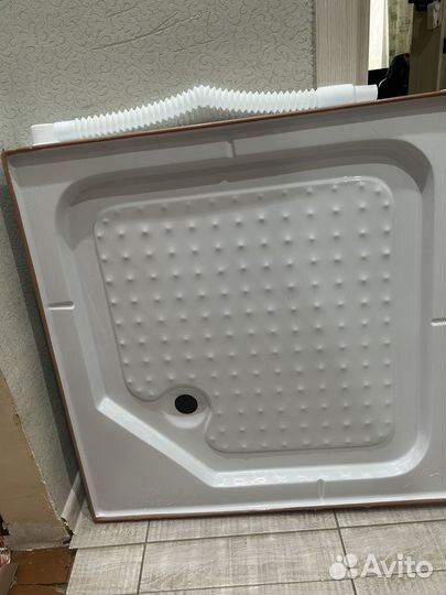 Душевой поддон 80х80