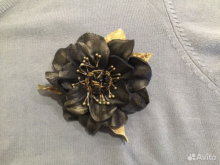 Броши - заколки из кожи