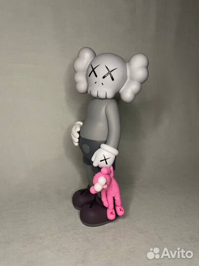 Коллекционная фигурка kaws
