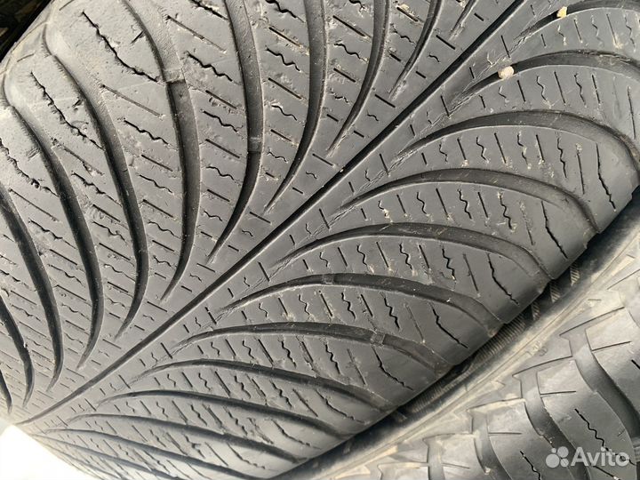 Goodyear Vector 4Seasons Gen-2 SUV 225/60 R17