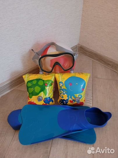 Маска, нарукавники, ласты, мяч