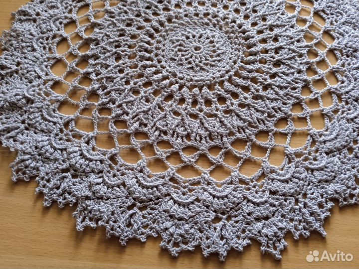 Салфетка крючком светло-серая