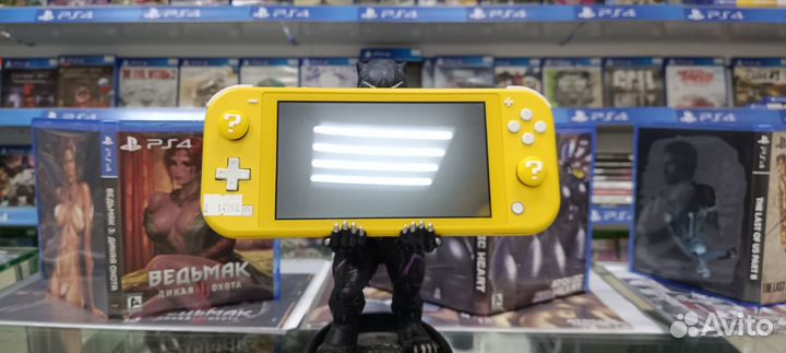 Желтая Nintendo Switch Lite