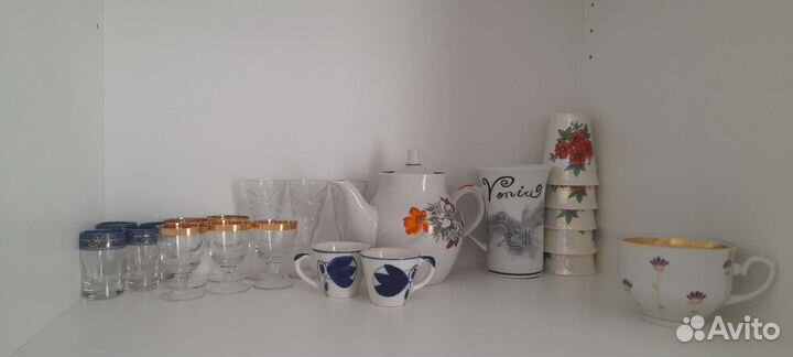 Набор столовой посуды. Много разной