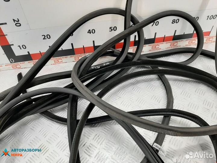 Уплотнитель Land Rover Range Rover 2 2002 LR014294