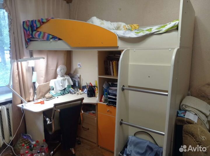 Двухярусная кровать со столом