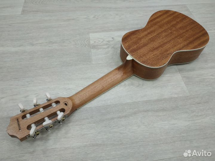 Гиталеле новая Flight с чехлом