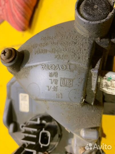 Фонарь задний в бампер левый Toyota RAV 4 40 (2015