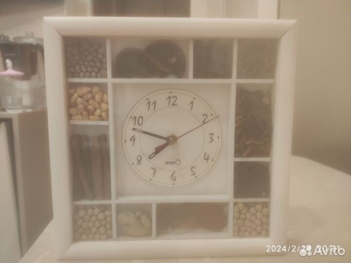 Часы настенные деревянные белые на кухню