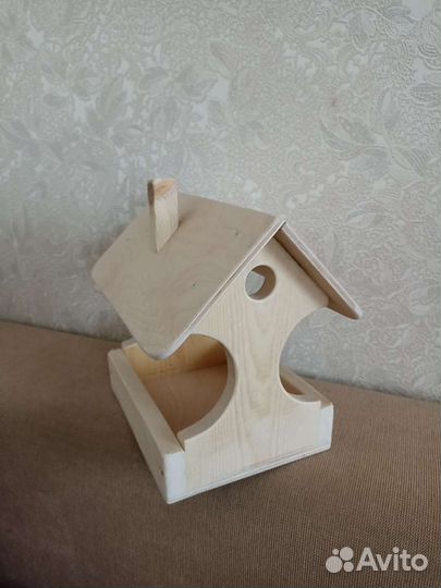 Кормушка и декор для сада