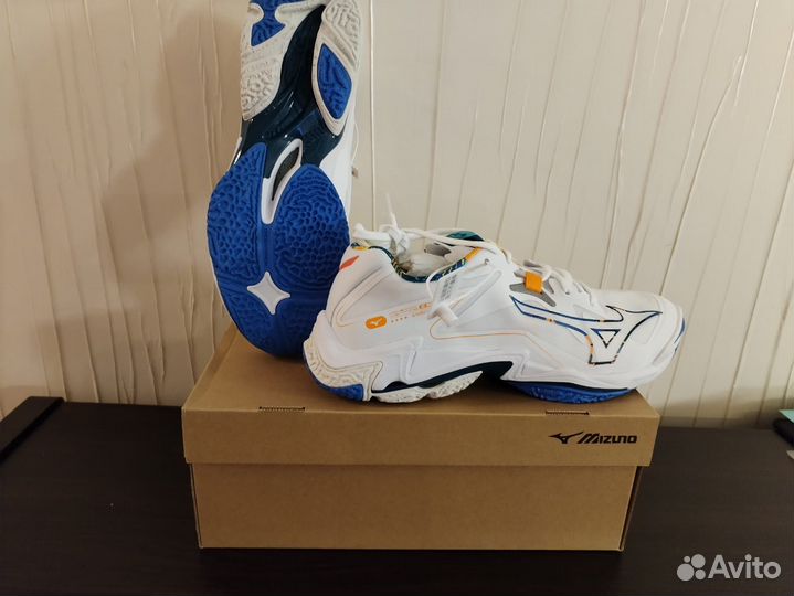 Кроссовки волейбольные Mizuno wave lightning z8