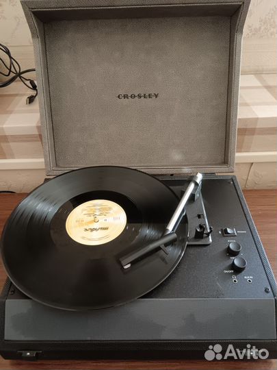 Виниловый проигрыватель crosley