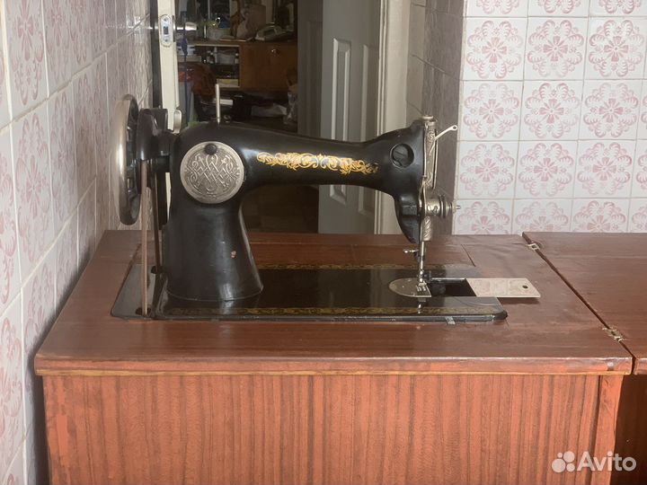 Швейная машина ножная