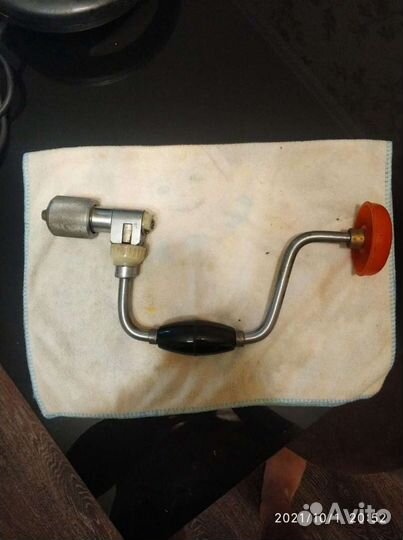 Ручная дрель 