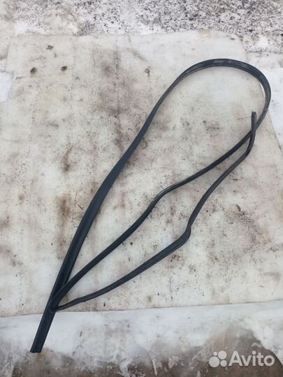 Уплотнитель Opel Zafira B 2005-2012 (13204499)