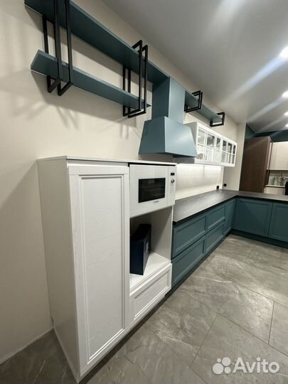 Кухонный гарнитур новый - выстовочный образец