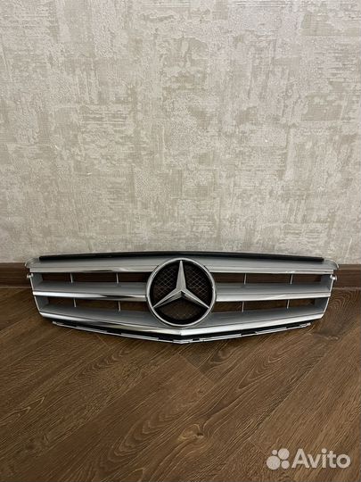Решетка радиатора мерседес w204