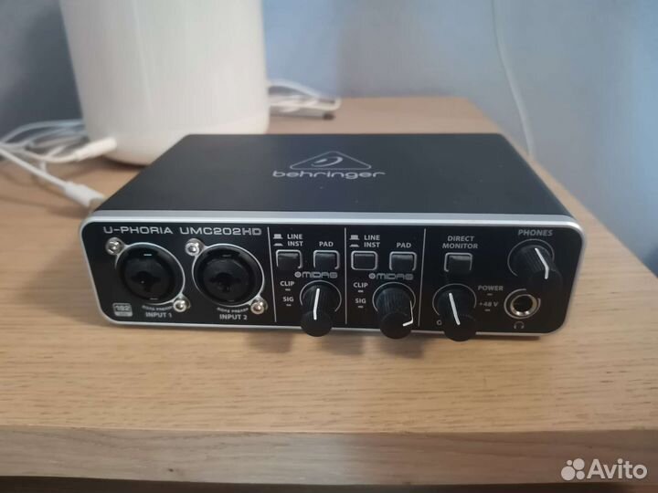 Внешняя звуковая карта behringer Euphoria UMC202HD
