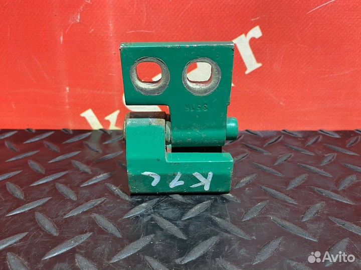 Петля двери левой