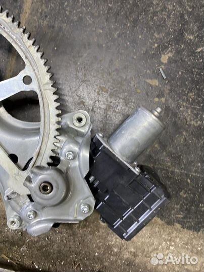 Стеклоподъемник передний правый Toyota camry xv70