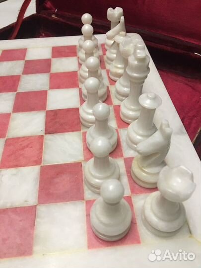 Шахматы из мрамора и оникса