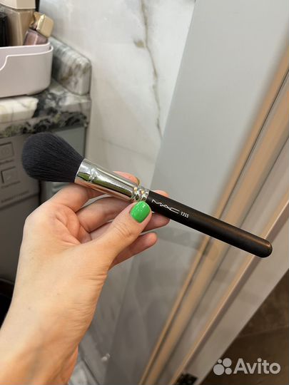 Кисть MAC 129S для румян, пудры
