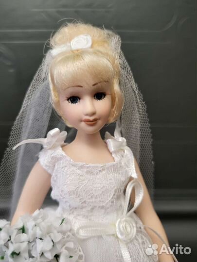 Кукла фарфоровая коллекционная
