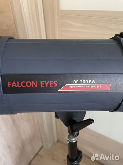 Вспышка студийная Falcon Eyes DE-300BW + стойка