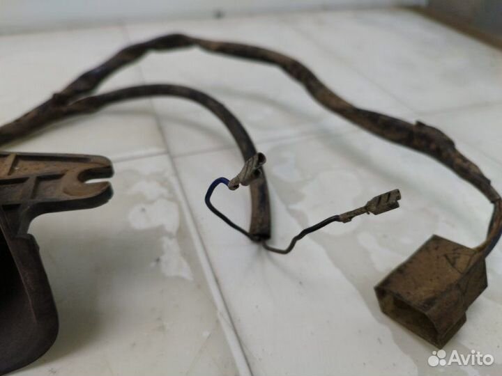 Поворотник передний левый Лада 2121