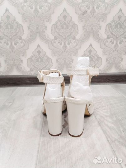 Босоножки натуральная кожа 40