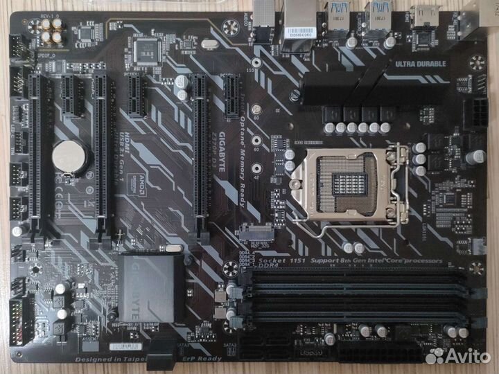 Материнская плата с процессором, кулером и памятью