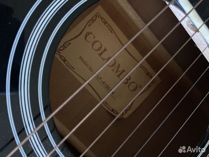 Акустическая гитара