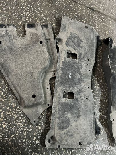 Зашита днища задняя левая Porsche Cayenne E3 Y9