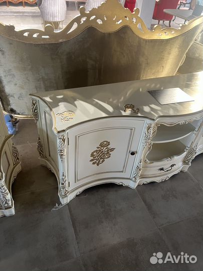 Шкаф витрина