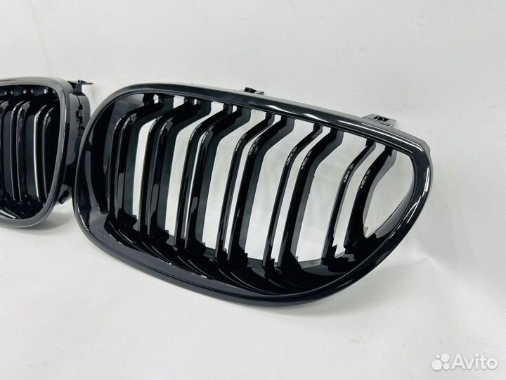 Решетка радиатора BMW E60 E61 рест черный глянец