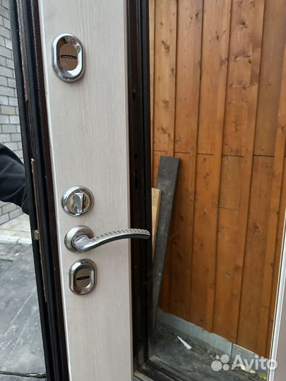 Дверь металлическая с терморазрывом