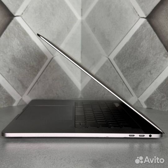 MacBook Pro 15 2017, 16/1TB, 100 циклов