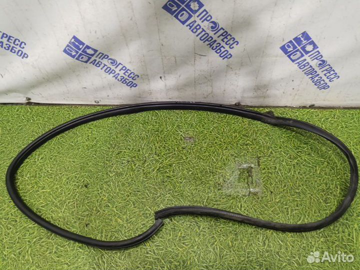 Уплотнительная резинка боковой двери передняя