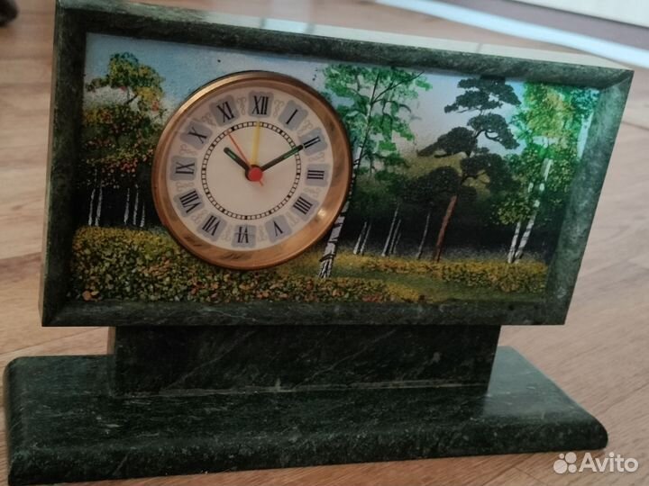 Часы настольные из камня