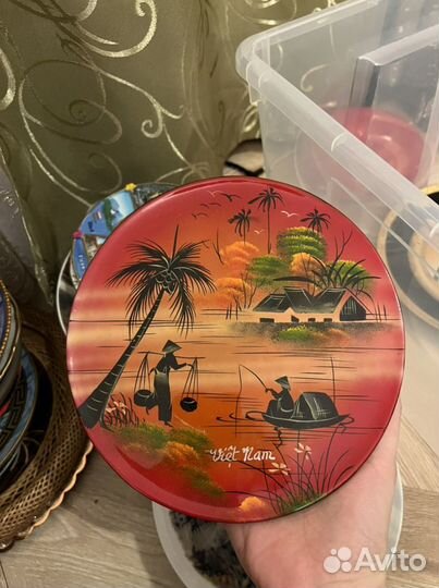 Сувенирные тарелки из разных стран