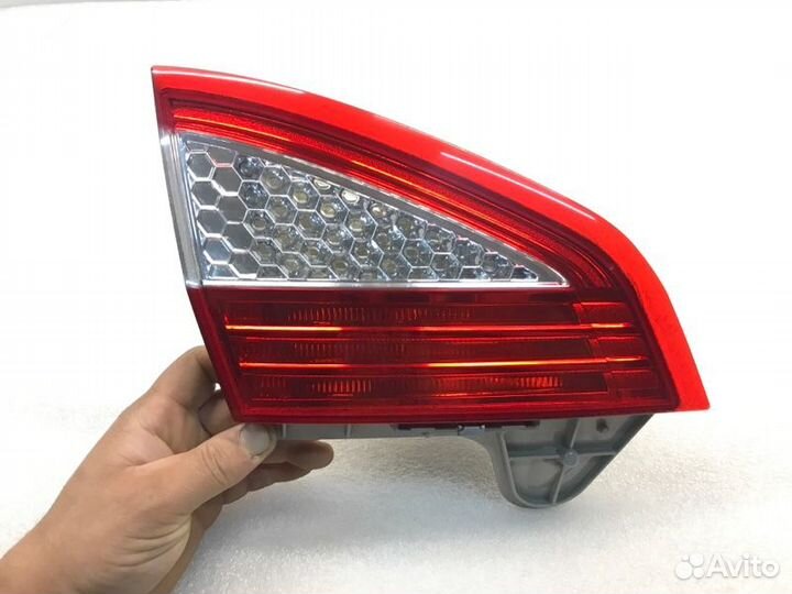 Фонарь крышки багажника задний левый Ford Mondeo