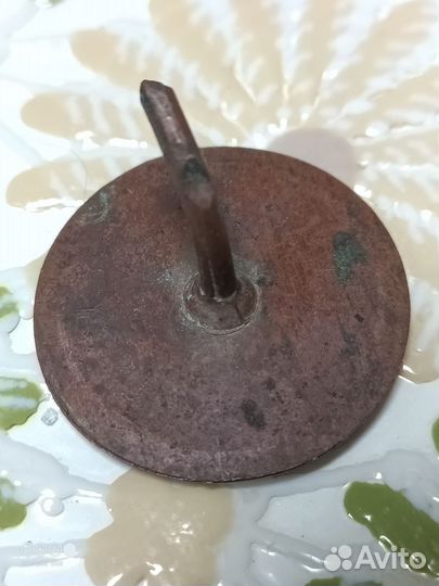 Старинный шиферный гвоздь