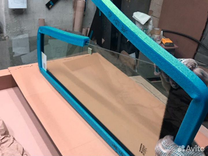 Стекло боковое правое у стрелы Case