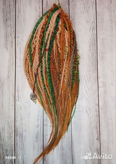 Модель на де дреды и де косы