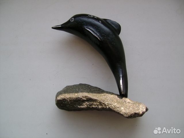 Фигурка дельфин