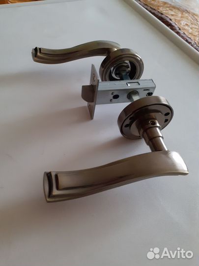 Продам ручки для межкомнатных дверей