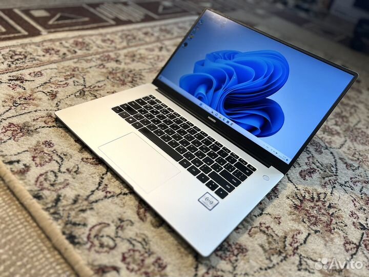 Мощный Ноутбук Huawei i3-10110u/8гб/256 ssd