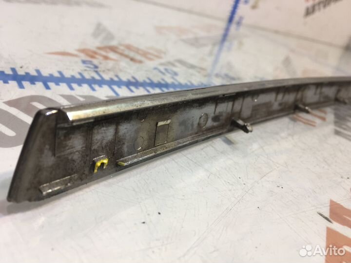 Мерседес С-Класс Молдинг крышки багажника