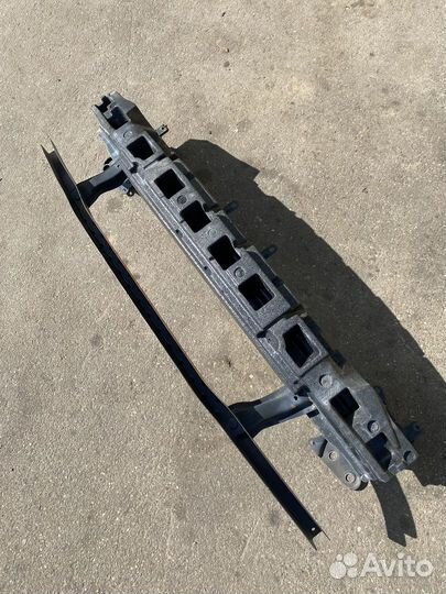 Усилитель бампера передний Volkswagen Passat b6 3C