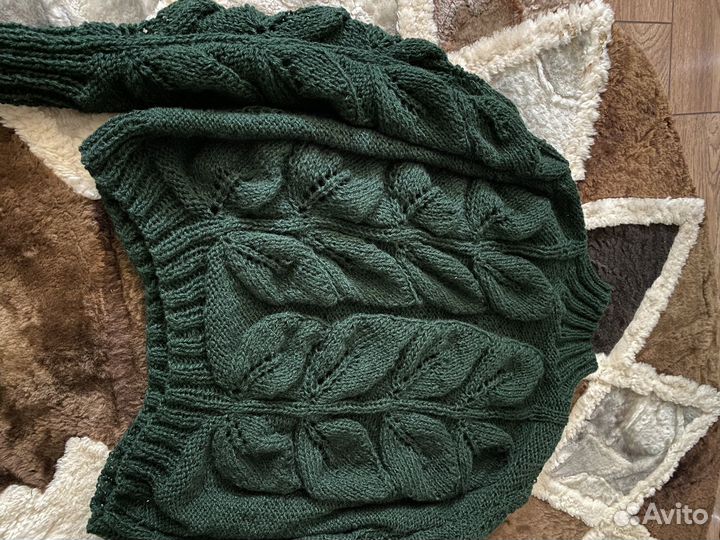 Свитер зеленый с большими лимтьями 48р